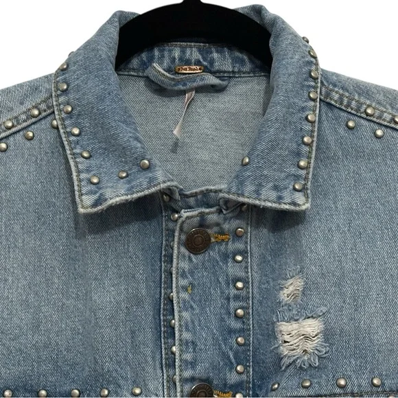 Free People Oversized Distressed Studded Denim Jean Jacket READ Size Small - Picture 3 of 14